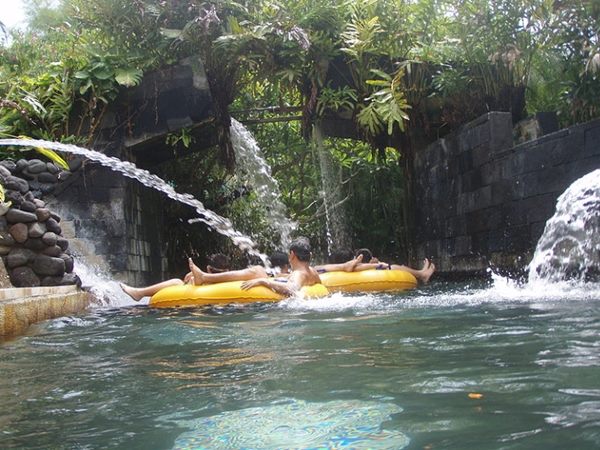 അടിച്ചു പൊളിച്ചു