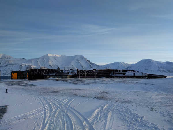 നോ എന്‍ട്രി ബോര്‍ഡ്