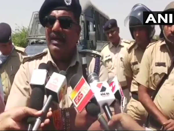 പോലീസിന്റെ ഇടപെടല് പോലീസിന്റെ ഇടപെടല്