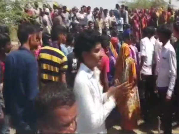ഗുജറാത്ത് കത്തുന്നു ഗുജറാത്ത് കത്തുന്നു