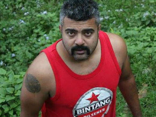 ഇത്രയ്ക്ക് ചീപ്പായിരുന്നോ ആര്‍ട്ടിസ്റ്റ് ജിനു