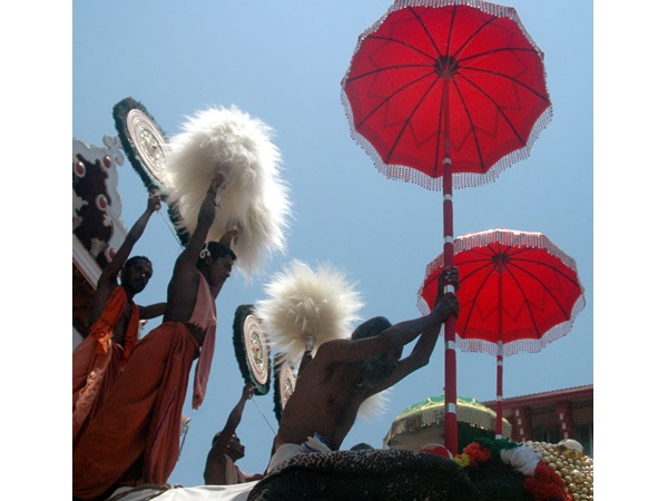 കുടമാറ്റവും വെടിക്കെട്ടും 