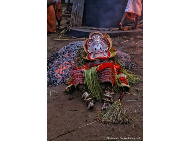 നാടിന്റെ ഉത്സവങ്ങളാണ് തെയ്യങ്ങൾ