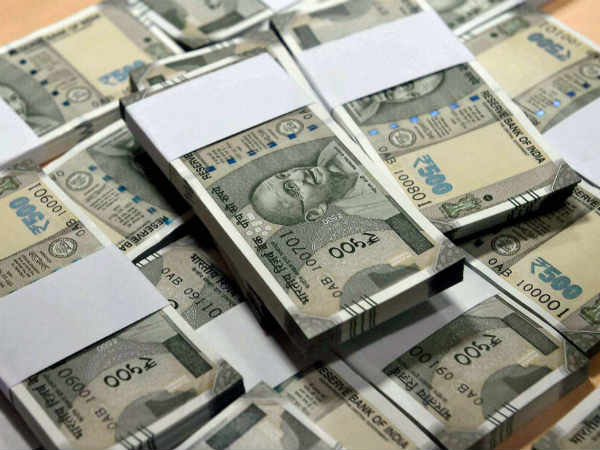 നീണ്ട ക്യൂ പ്രത്യക്ഷപ്പെട്ടു