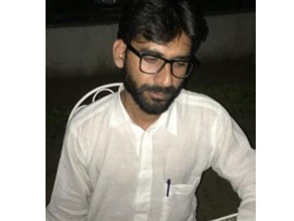 പിന്നില്‍ താലിബ് ഹുസൈന്‍