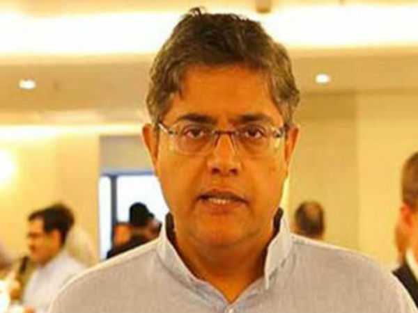 മോദിയുമായി അടുപ്പം മോദിയുമായി അടുപ്പം