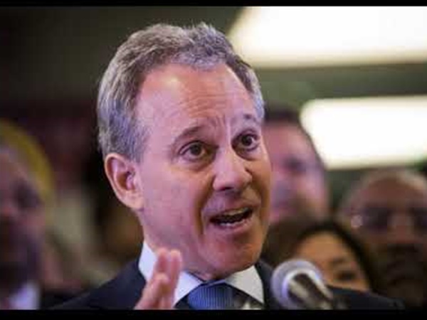 ഗവര്‍ണര്‍ രാജി ആവശ്യപ്പെട്ടു