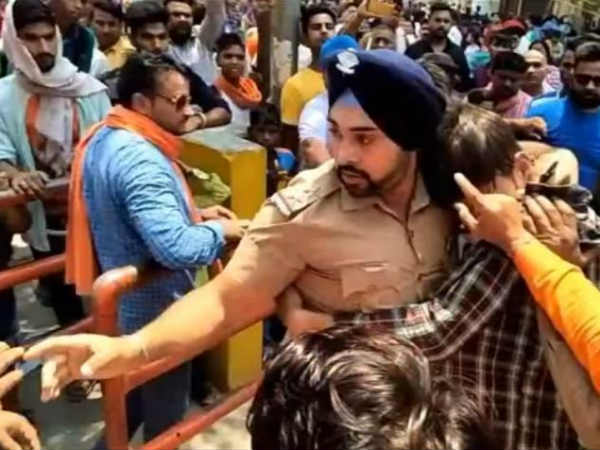 ഇന്‍സ്‌പെക്ടര്‍ ചെയ്തത്