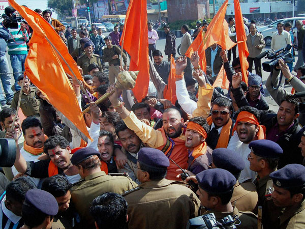 കേസെടുത്തു, വീണ്ടും പ്രശ്നം കേസെടുത്തു, വീണ്ടും പ്രശ്നം