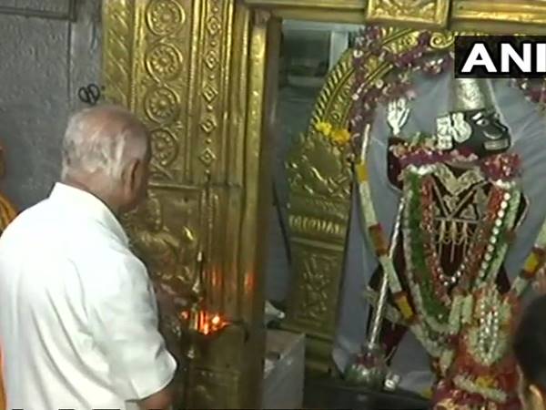 യെദ്യൂരപ്പ അമ്പലത്തിൽ