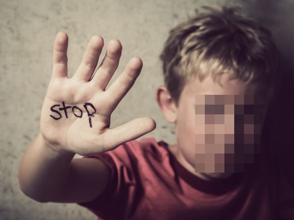 കണ്ണാടിയിലെ കരയുന്ന കുഞ്ഞുമുഖങ്ങള്‍...