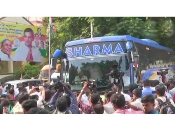 77 എംഎല്‍എമാര്‍