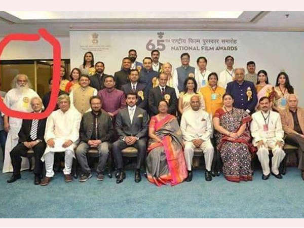 സ്ഥാനം മൂലയ്ക്ക്