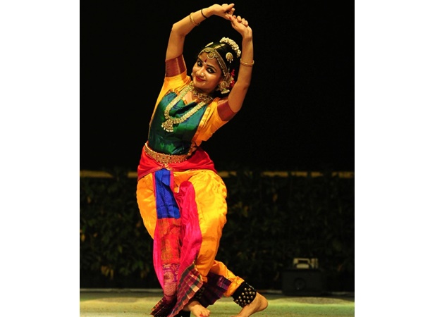 ഒറ്റക്കാലില്‍ നൃത്തം