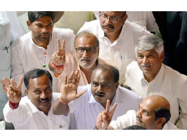  സമ്പൂര്‍ണ ഭൂരിപക്ഷമില്ല 