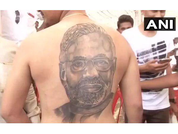 15 മണിക്കൂര്‍