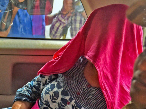 സ്ത്രീകളെ എങ്ങനെയൊക്കെ അറസ്റ്റ് ചെയ്യാം?