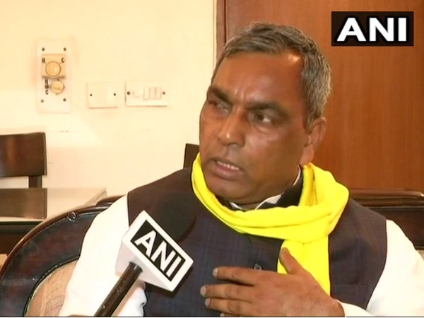 അകമ്പടി വാഹനമിടിച്ചു