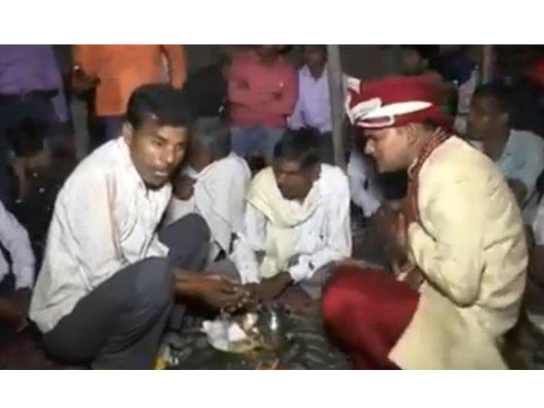 ചടങ്ങിനിടെ 