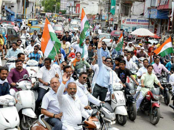 ബിജെപി കര്ഷകവിരുദ്ധര് ബിജെപി കര്ഷകവിരുദ്ധര്
