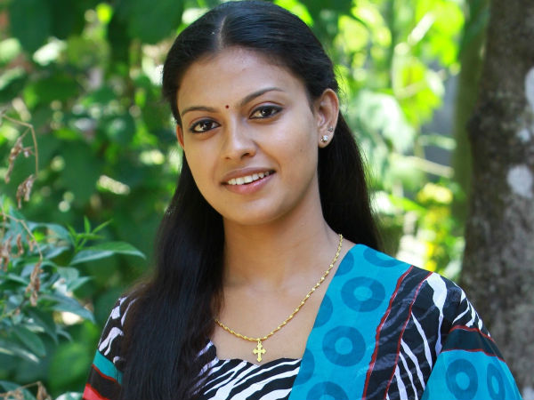 പഴയ ഫോട്ടോ വരെ കുത്തിപ്പൊക്കി പഴയ ഫോട്ടോ വരെ കുത്തിപ്പൊക്കി