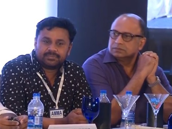 അമ്മ ദിലീപിനൊപ്പം 