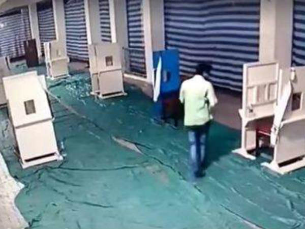 രാത്രി എട്ട് മണിയോടെ