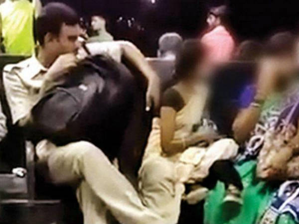 അപമര്യാദയായി പെരുമാറി