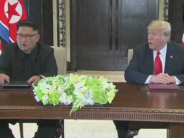 റിസോർട്ടിൽ...