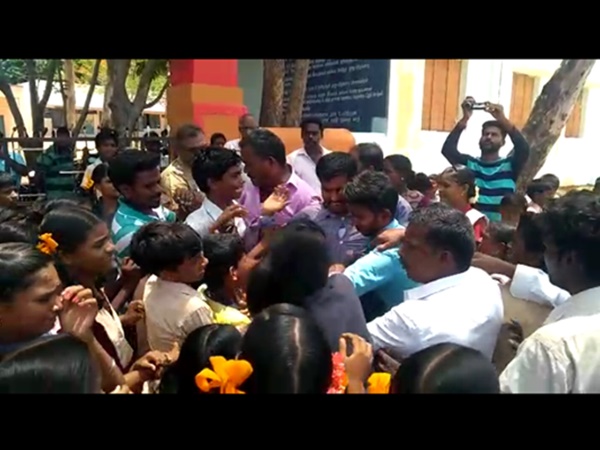 അല്ലാത്തവരും ഉണ്ട്....