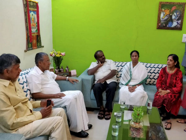 പിന്നിൽ നരേന്ദ്ര മോദി