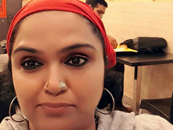 നാറിയ കഥകളുണ്ട് 