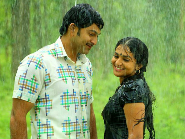 മൈ സ്റ്റോറിയെ തകര്‍ക്കാനും ആഹ്വാനം