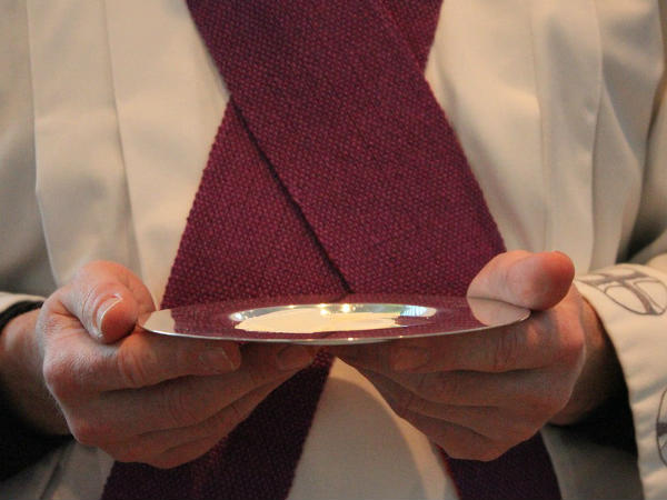 ഒളിച്ച് താമസിക്കുകയല്ല