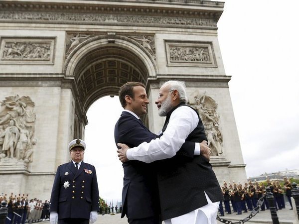 മാക്രോണ്‍