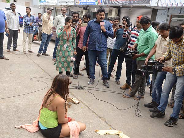 ആദ്യം ശ്രമിച്ചത് സംവിധായകൻ