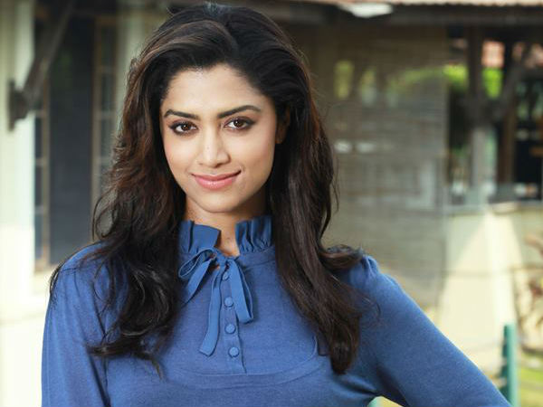 ന്യായീകരിച്ച് മംമ്ത 