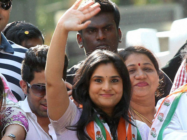 ദിവ്യ സ്പന്ദനക്കെതിരെ