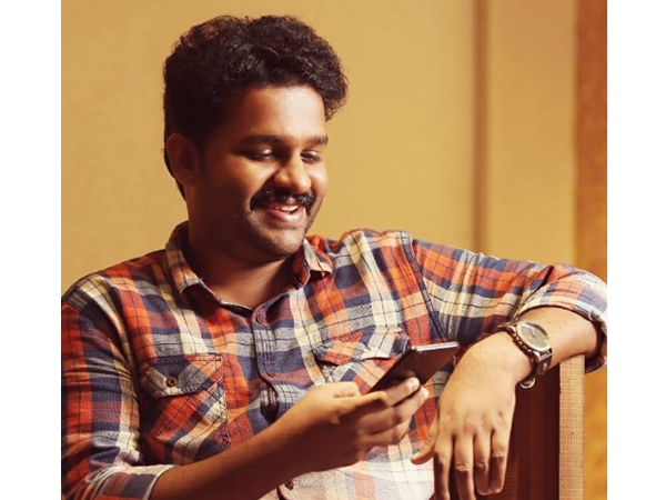 ഹനാനും അരുണ്‍ ഗോപിക്കുമൊപ്പം