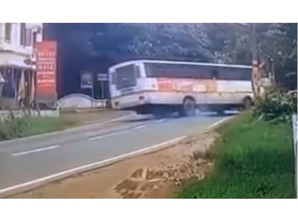 കെഎസ്ആര്‍ടിസ് ബസ് 