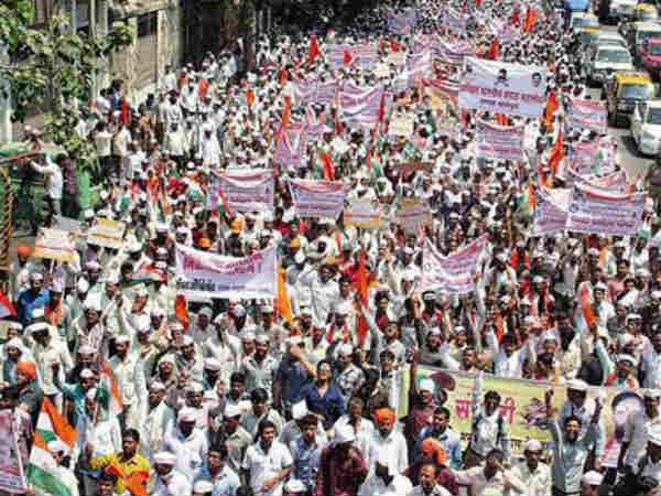 ബസുകള്‍ തകര്‍ത്തു, കടകള്‍ക്ക് നേരെ ആക്രമണം