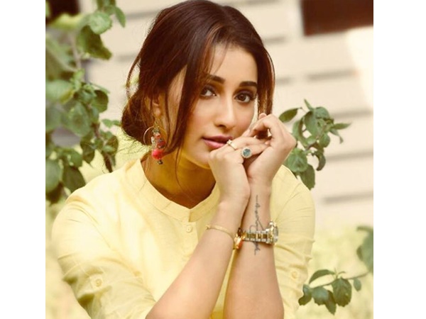 തകര്‍ന്നു