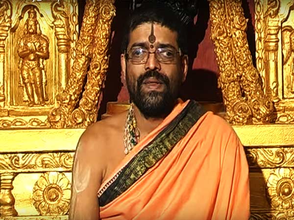 മഠം വളഞ്ഞ് പോലീസ് 