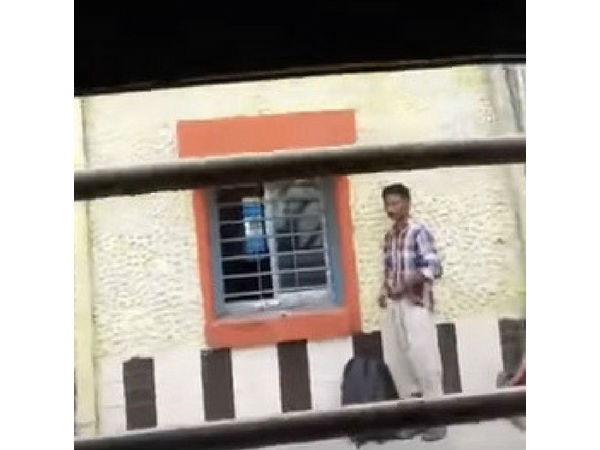 പോലീസ് സ്‌റ്റേഷന് മുന്നില്‍