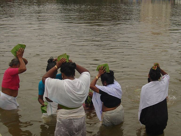 ആചാരങ്ങള്‍ ഇങ്ങനെ
