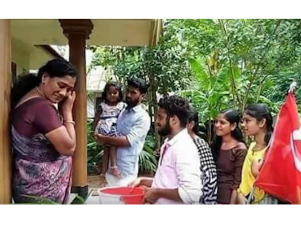 ഞങ്ങൾക്ക് രാഷ്ട്രീയമുണ്ട്