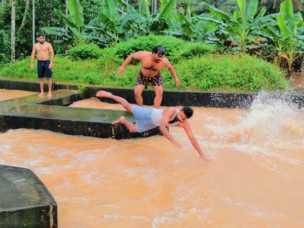 ലൈഫ് ജാക്കറ്റുകളുടെ കുറവ്