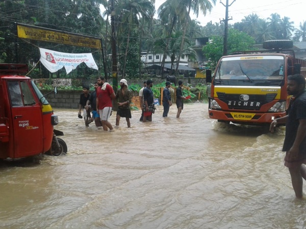 മന്ത്രിയോട് ദേഷ്യപ്പെട്ടു മന്ത്രിയോട് ദേഷ്യപ്പെട്ടു