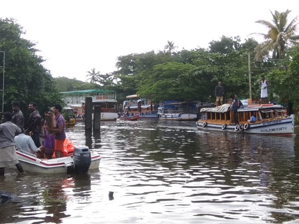 ഏജന്സികളുടെ പ്രളയം ഏജന്സികളുടെ പ്രളയം