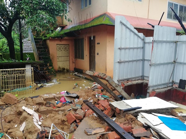 എല്ലാവരും കൈകോര്‍ക്കുന്നു